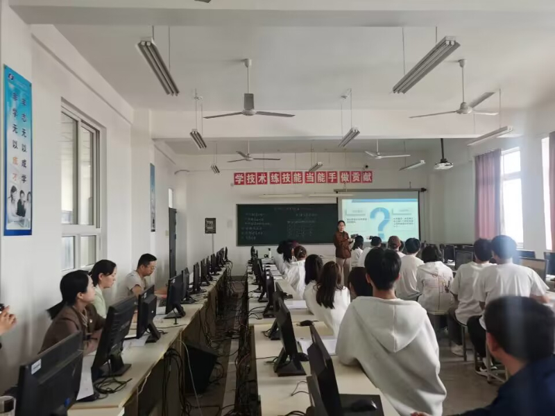 胡娜.jpeg